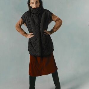 Cuyana Quilted Black Puffer Vest • SM